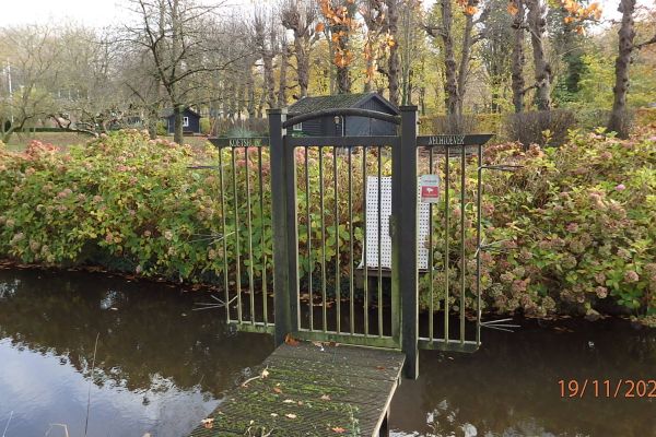 afbeelding-3-17-hek-bij-het-koetshuis-van-buitenplaats-vechtoever321AF0DA-0E7A-D7A6-0259-9837A930380F.jpg
