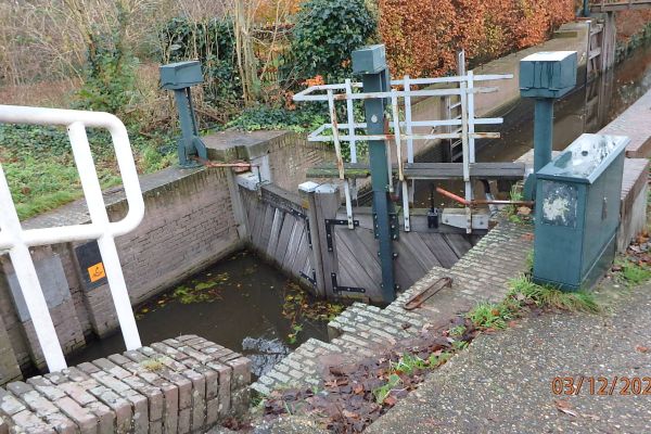 afbeelding-4-23-de-weersluis-tussen-de-weersloot-en-de-vecht806A7720-EDF9-6579-3387-E51C5EBACA96.jpg